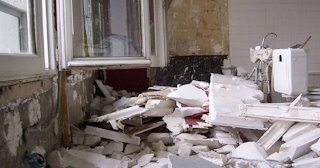 Демонтаж хрущевки в Кашире - удаление старых полов и стен по выгодной цене от 1793 рублей.